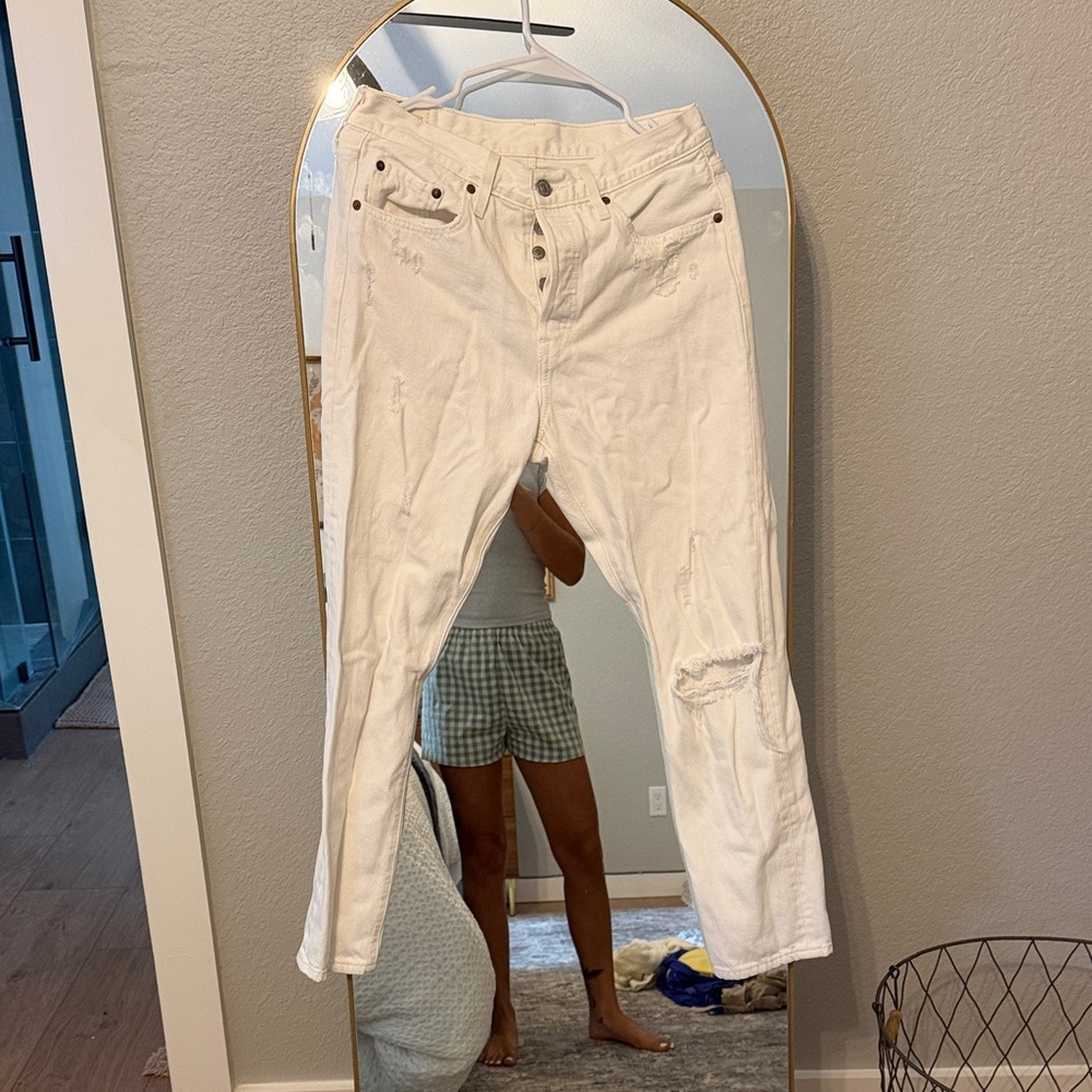 Levi’s White Distressed Women’s Jeans